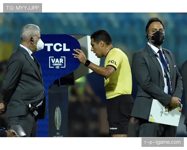 克罗斯精准定位球助球队逆转，关键一击点燃全场